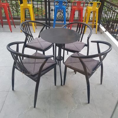 Những mẫu bàn ghế chân sắt cho nhà hàng quán cafe